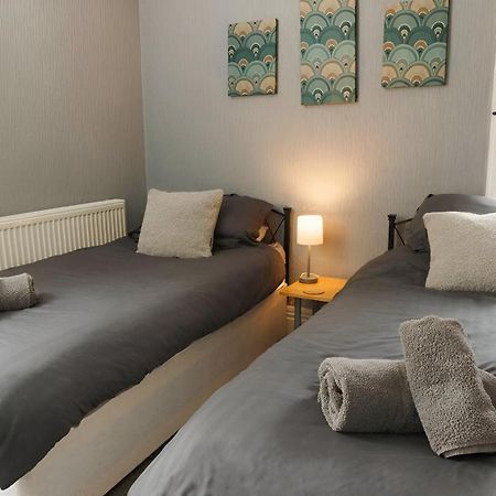Seaside Solace 2Br With Scenic Coastline Views ランディドノー エクステリア 写真