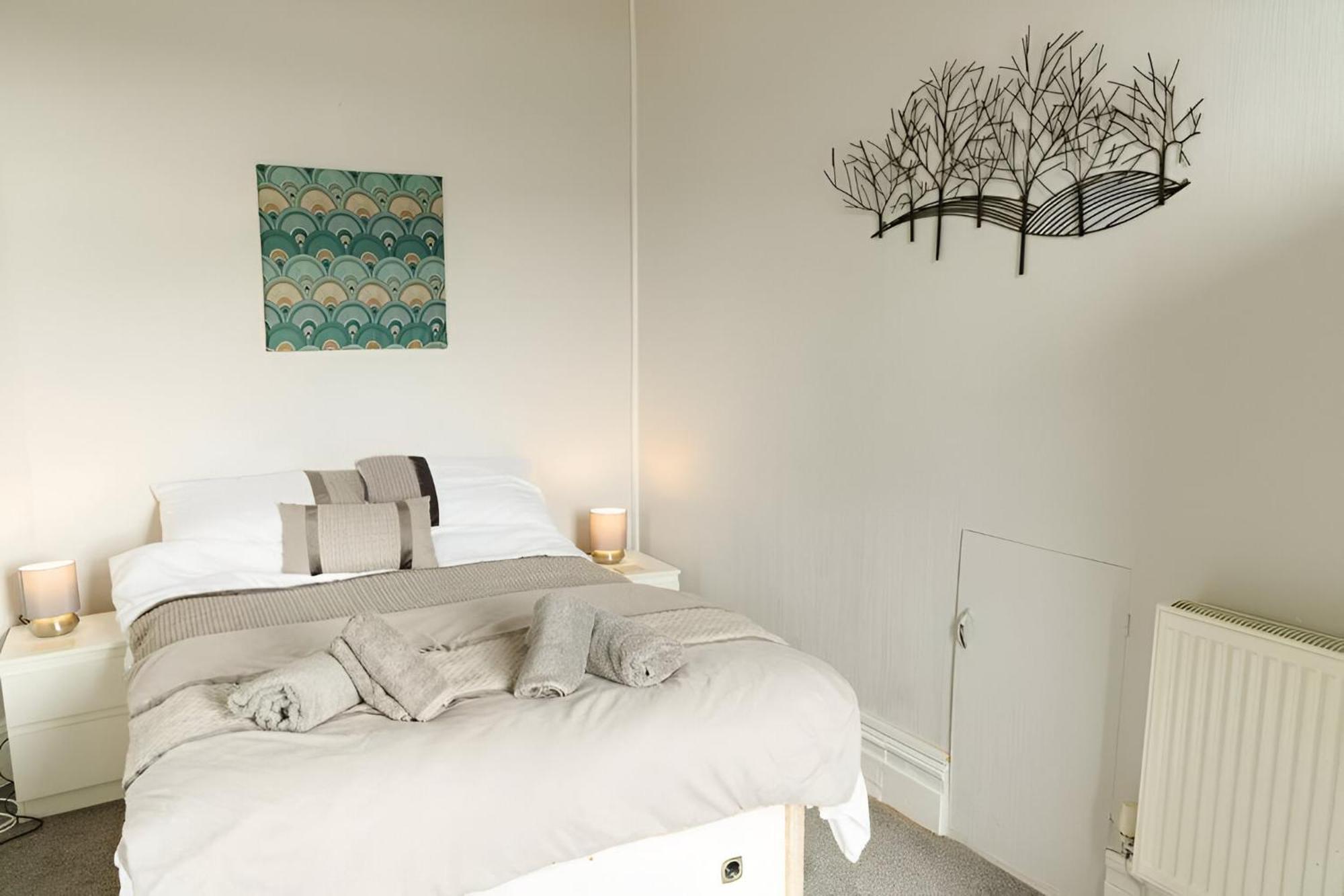 Seaside Solace 2Br With Scenic Coastline Views ランディドノー エクステリア 写真