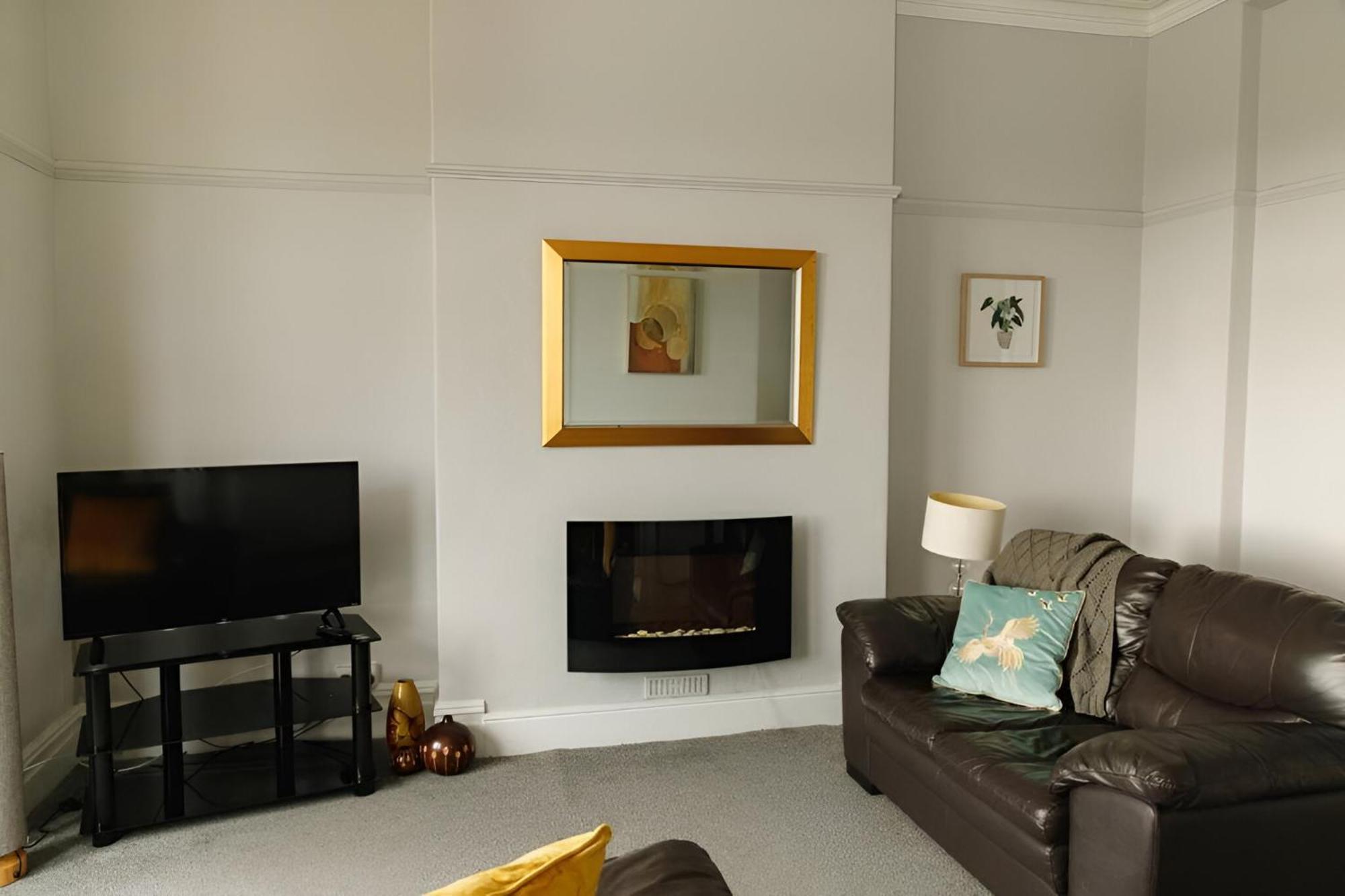 Seaside Solace 2Br With Scenic Coastline Views ランディドノー エクステリア 写真