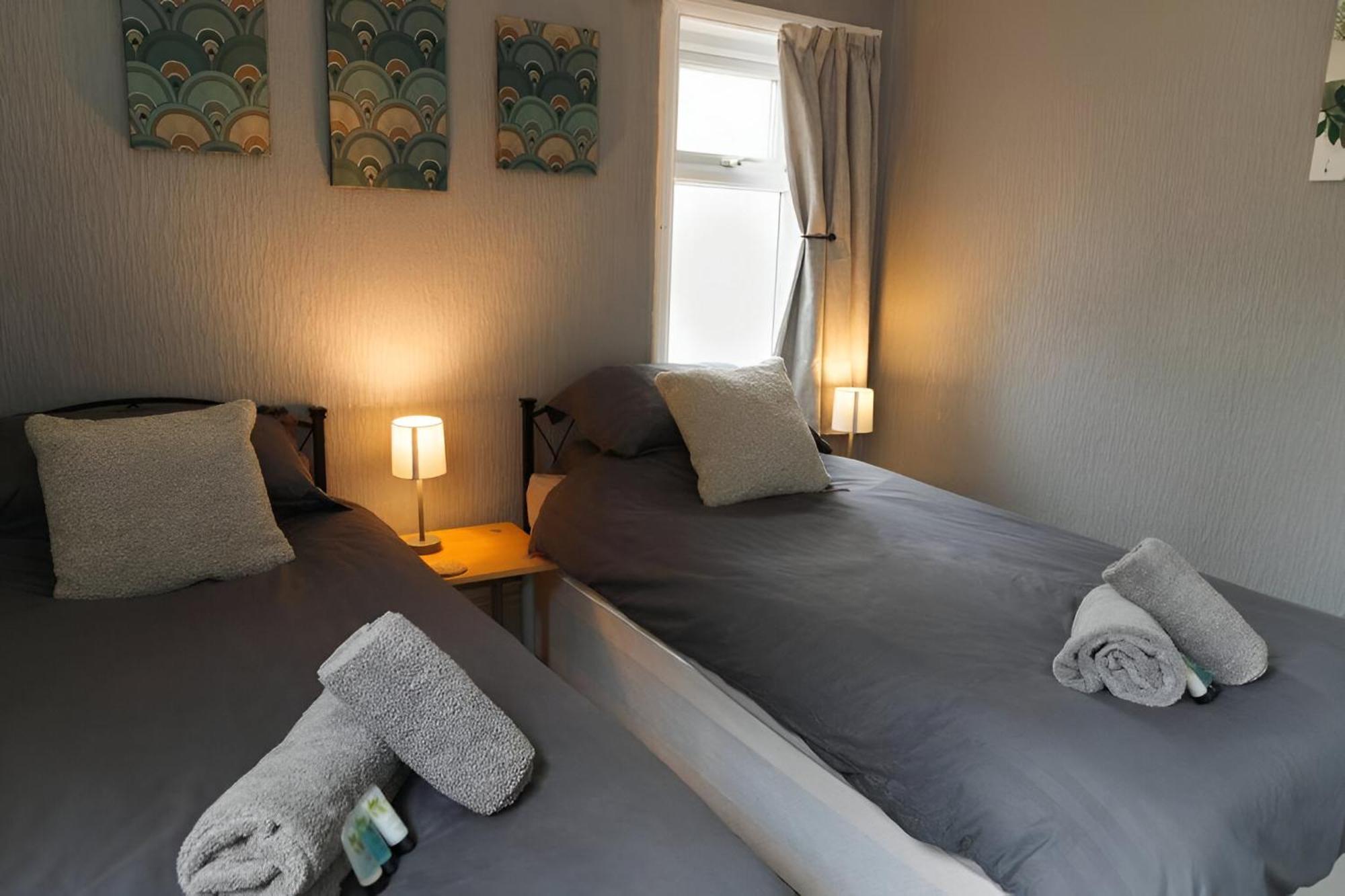 Seaside Solace 2Br With Scenic Coastline Views ランディドノー エクステリア 写真