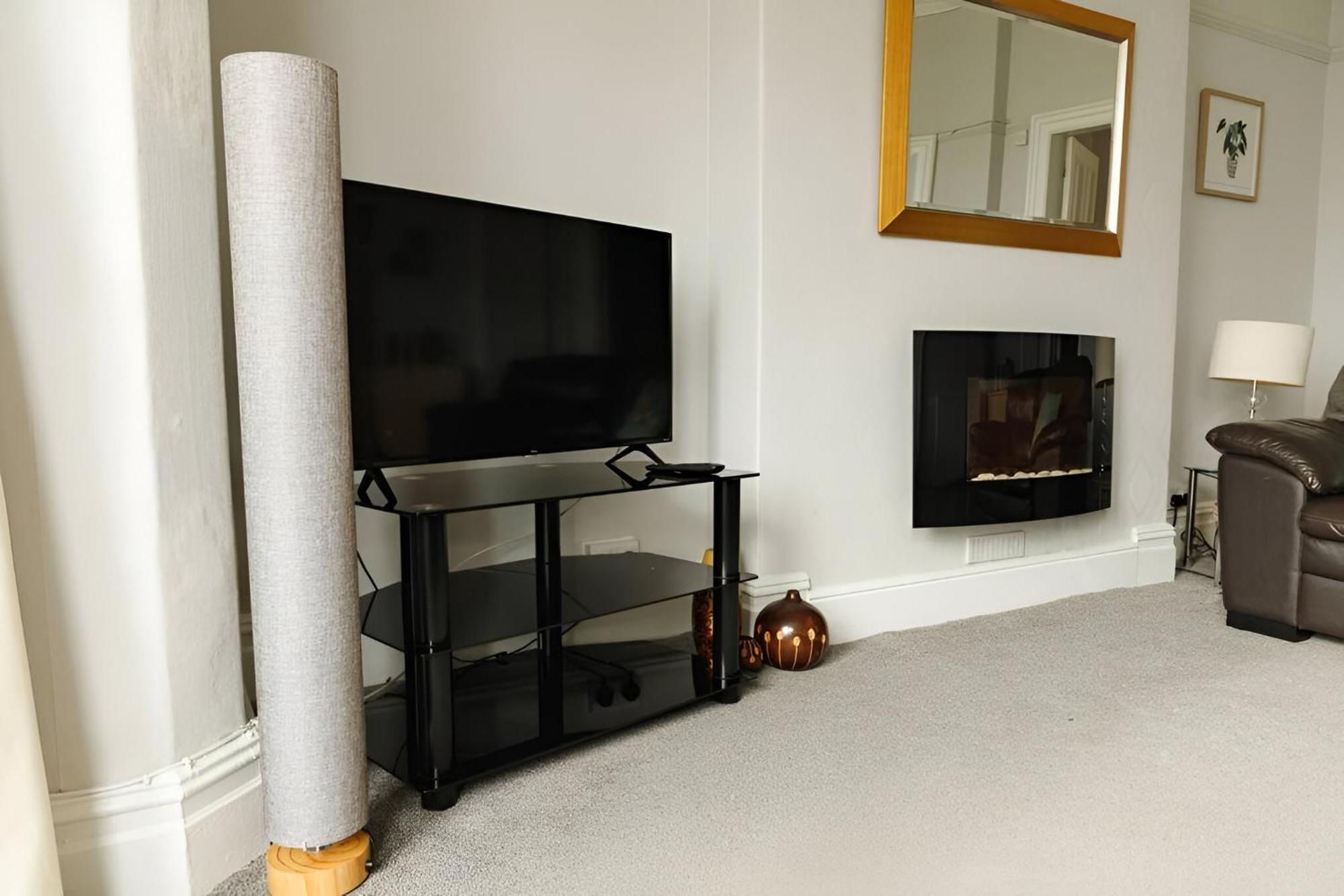 Seaside Solace 2Br With Scenic Coastline Views ランディドノー エクステリア 写真